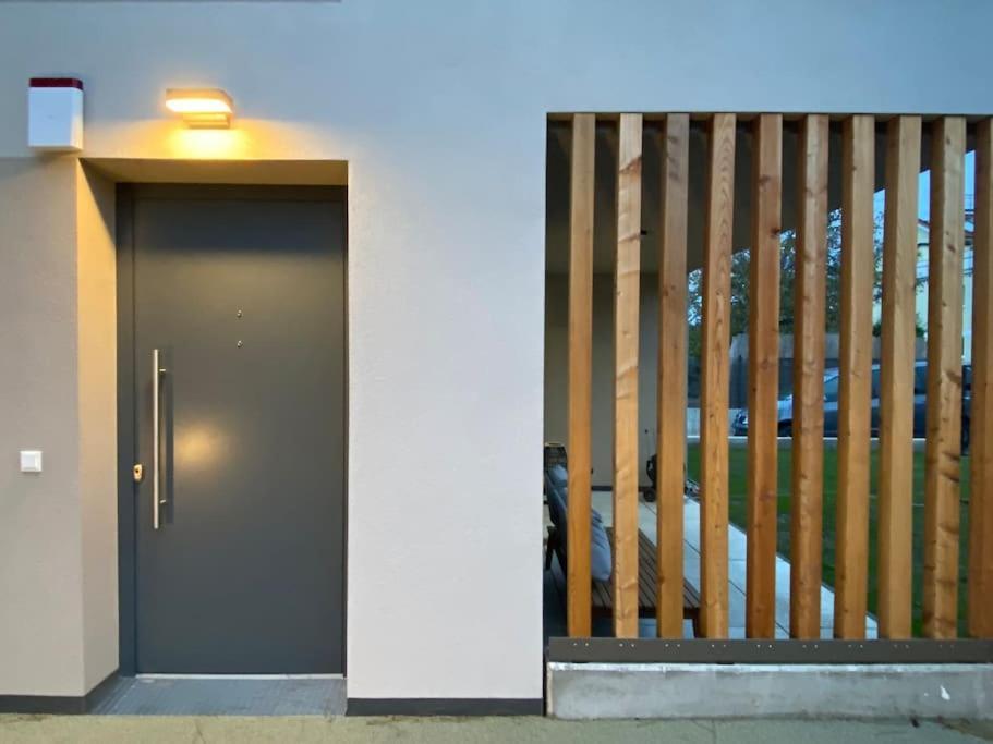 Modern Studio Gardenia_Gartenwohnung Alte Donau Виена Екстериор снимка